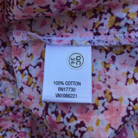 Pretty Floral Shirt, S, NWT - Picture 8 of 9